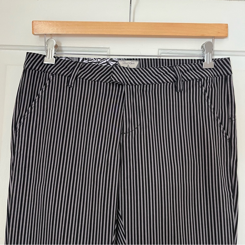 Volcom Black and Grey Stripped Pants | 9/29